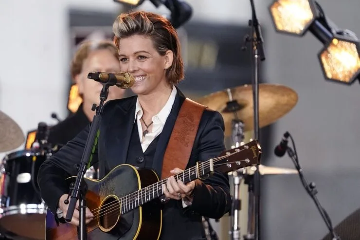 Songs by lesbian country singers that will bring out your inner southern belle