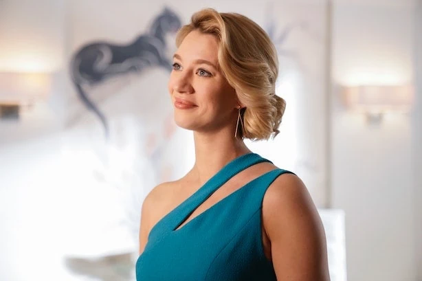 Petra Solano is a bisexual woman character from the hit CW show Jane the Virgin. She dons a blonde bisexual bob along with a blue dress.