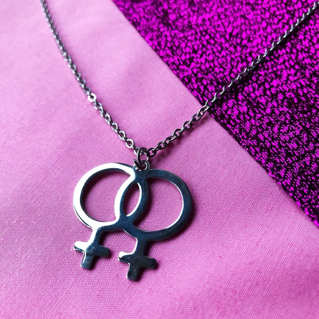 Want to say you’re into women without actually saying it? Then use these lesbian symbols!