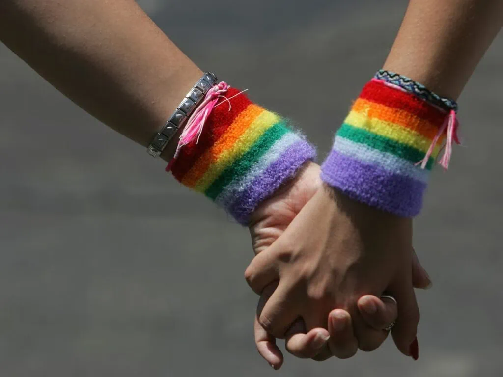 What is the meaning of amorous versus romantic?